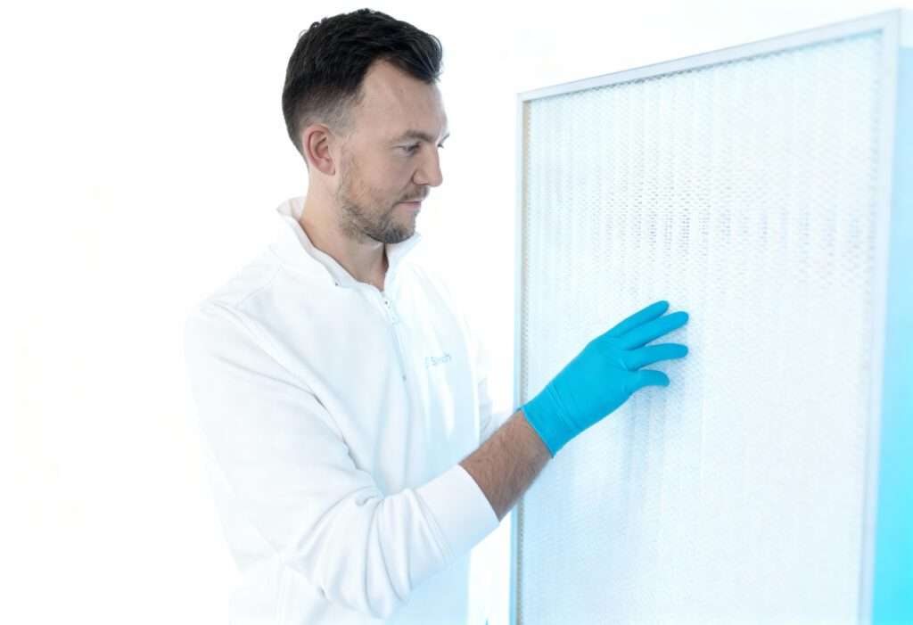 Filterlieferung HEPA-Filter ULPA-Filter Brandschutzklappen Prüfung Brandschutzklappen Austausch asbesthaltige Brandschutzklappen Laminar-Flow Prüfung Zytostatika Sicherheitswerkbank Prüfung OP-Zuluftdecken Bespannung Reinraummessung Luftvolumenstrom Messung Partikelmessung Keimmessung Reinraumvalidierung Lüftungsanlagen Hygiene Krankenhaus Hygiene Labor Hygiene Reinraumtechnik Lufttechnik Service Hygiene Nachweis normgerechte Prüfung Sperlich Reinraumservice